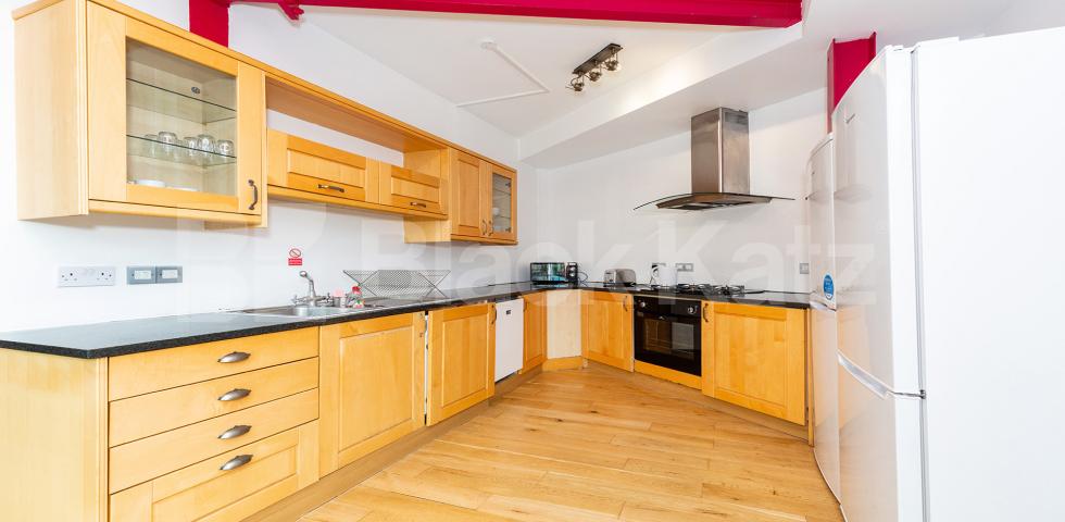 			PENTHOUSE WITH TERRACE, 4 Bedroom, 1 bath, 1 reception Apartment			 Farringdon Road EC1R, FARRINGDON / CLARKENWELL